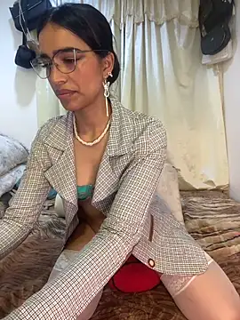 Snapshot of Mystick_ chatting on February 1, 8:35 am Mystick online show from February 1, 8:35 am