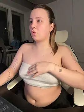 AnnaSeint online show from April 24, 8:00 pm