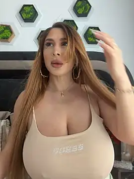 Snapshot of LucyBridgette chatting on June 1, 10:28 am LucyBridgette online show from June 1, 10:28 am