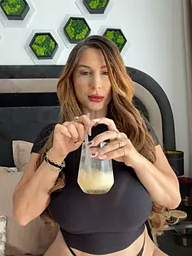 Snapshot of LucyBridgette chatting on July 10, 1:14 pm LucyBridgette online show from July 10, 1:14 pm
