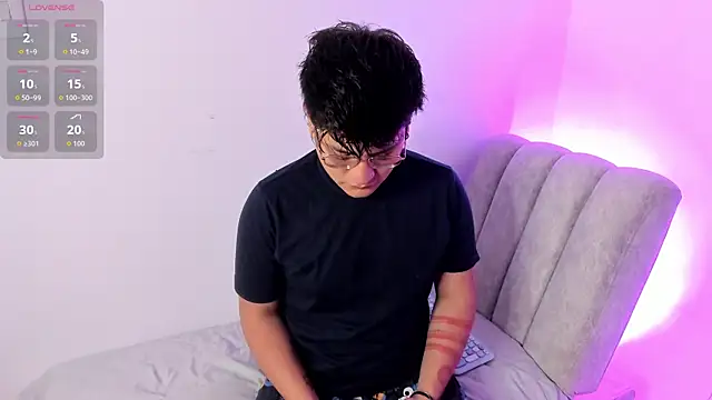 Theo Rowan online show from January 12, 9:25 am