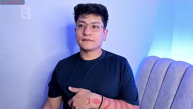 Theo Rowan online show from January 19, 11:03 am