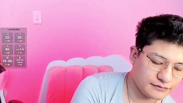 Theo Rowan online show from February 14, 6:15 pm