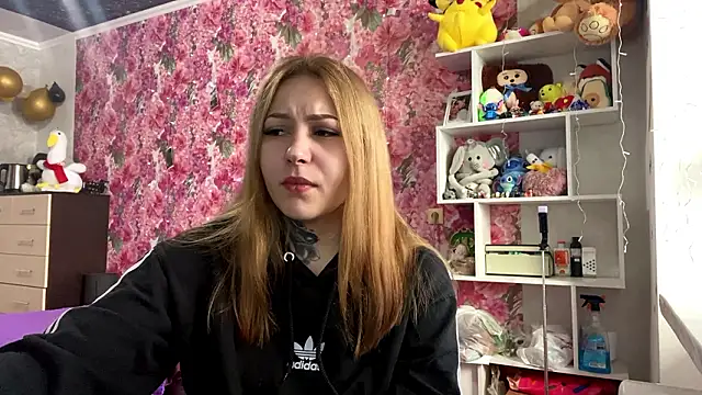 TraciBallena online show from February 11, 9:03 am