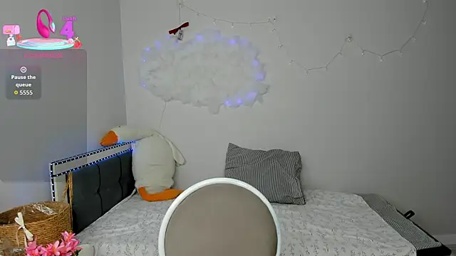 Snapshot of elina_syui chatting on March 1, 5:48 pm elina syui online show from March 1, 5:48 pm