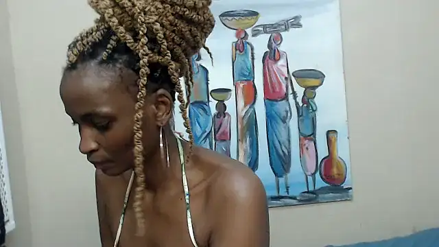 Snapshot of TallDivaNoir chatting on July 11, 10:29 am TallDivaNoir online show from July 11, 10:29 am