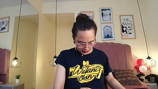 Hanabie  online show from April 29, 4:05 am