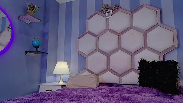 yvi taylor online show from April 7, 11:54 am