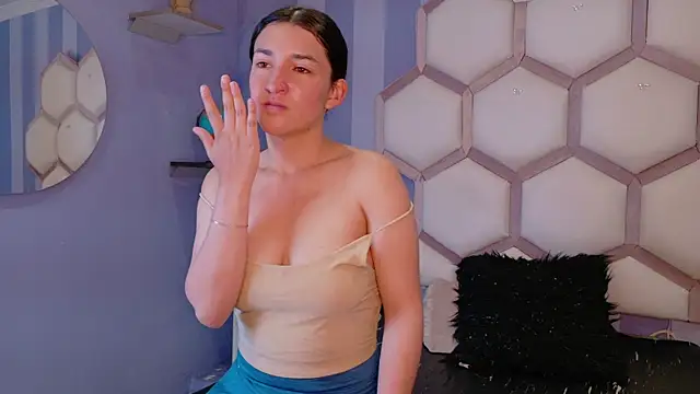 yvi taylor online show from April 10, 11:48 am