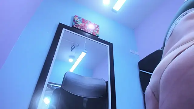 MiaRouss69 online show from April 6, 8:10 pm