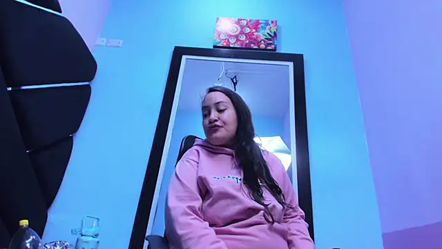 Snapshot of MiaRouss69 chatting on April 19, 11:40 pm MiaRouss69 online show from April 19, 11:40 pm
