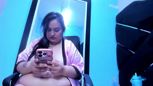 Snapshot of MiaRouss69 chatting on April 29, 7:45 am MiaRouss69 online show from April 29, 7:45 am
