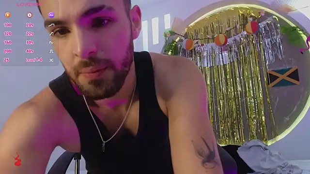 Snapshot of Apolo_lux1 chatting on April 18, 8:31 pm Apolo lux1 online show from April 18, 8:31 pm