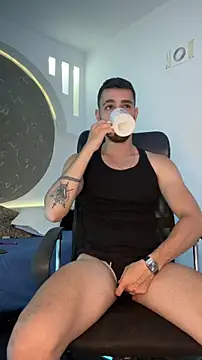 Snapshot of Apolo_lux1 chatting on April 30, 8:57 pm Apolo lux1 online show from April 30, 8:57 pm