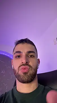 Snapshot of Apolo_lux1 chatting on May 19, 8:04 pm Apolo lux1 online show from May 19, 8:04 pm
