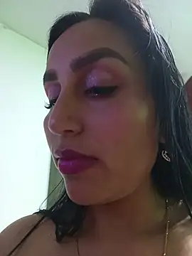 Snapshot of LunaRouuse_ chatting on July 4, 8:59 pm LunaRouuse online show from July 4, 8:59 pm