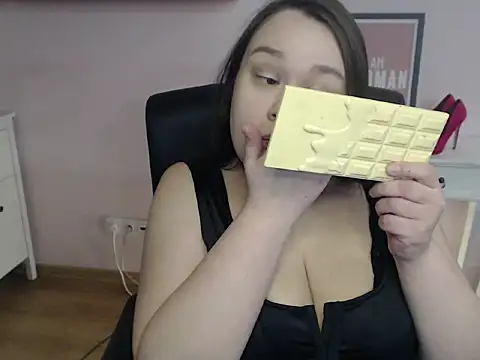 HollyDanceSoul online show from February 5, 5:45 am