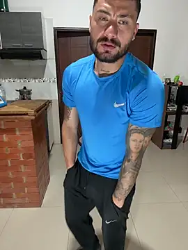 FrancoRossi  online show from February 6, 1:54 am