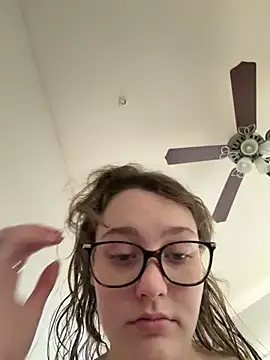 julia4thewin online show from March 5, 8:49 pm