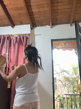 Snapshot of Abriil_cutee chatting on February 22, 8:29 pm Abriil cutee online show from February 22, 8:29 pm