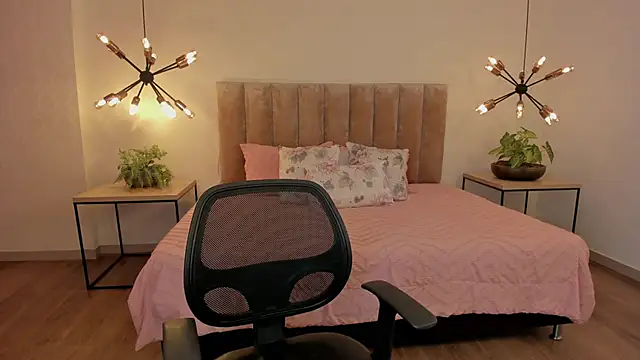 Snapshot of Abriil_cutee chatting on February 28, 10:33 pm Abriil cutee online show from February 28, 10:33 pm