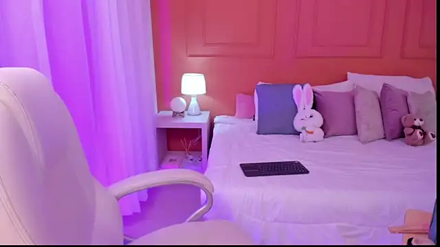 Abriil cutee online show from July 8, 2:43 pm