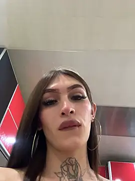 Snapshot of lizz_lunna chatting on April 19, 8:35 am lizz lunna online show from April 19, 8:35 am