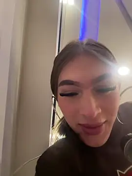 Snapshot of lizz_lunna chatting on April 28, 3:44 am lizz lunna online show from April 28, 3:44 am