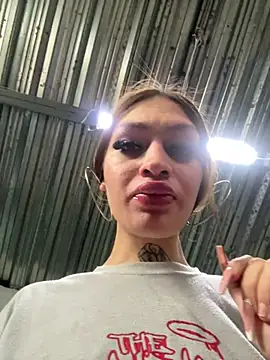 Snapshot of lizz_lunna chatting on April 29, 4:55 pm lizz lunna online show from April 29, 4:55 pm