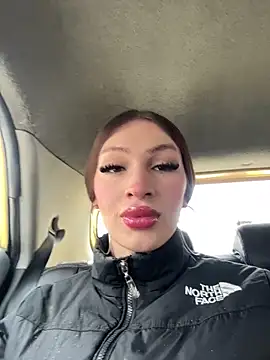 Snapshot of lizz_lunna chatting on May 6, 5:51 pm lizz lunna online show from May 6, 5:51 pm