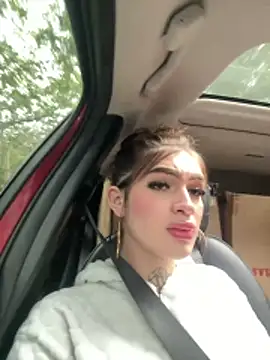 Snapshot of lizz_lunna chatting on May 11, 12:55 pm lizz lunna online show from May 11, 12:55 pm