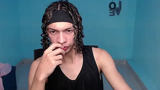 Snapshot of Axel_fox77 chatting on August 6, 11:17 pm Axel fox77 online show from August 6, 11:17 pm