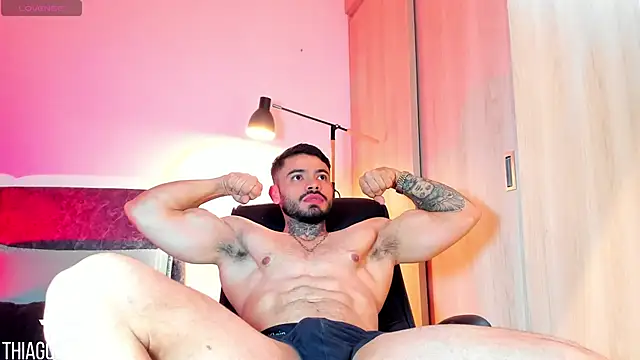 Snapshot of thiago_ferrari_ chatting on May 17, 5:27 am thiago ferrari online show from May 17, 5:27 am