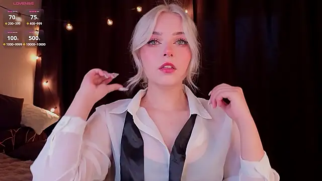 Snapshot of ShyniAlice chatting on February 3, 3:59 am ShyniAlice online show from February 3, 3:59 am