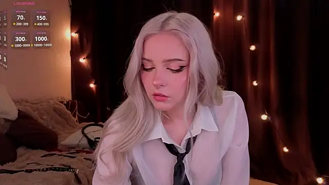 Snapshot of ShyniAlice chatting on February 9, 3:32 am ShyniAlice online show from February 9, 3:32 am