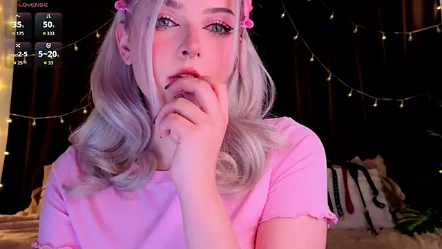 ShyniAlice online show from May 24, 3:44 am