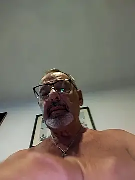 Snapshot of Dadotado70 chatting on February 25, 10:19 pm Dadotado70 online show from February 25, 10:19 pm