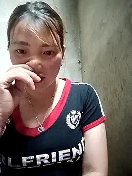Snapshot of Nunaa2x chatting on May 4, 2:46 pm Nunaa2x online show from May 4, 2:46 pm