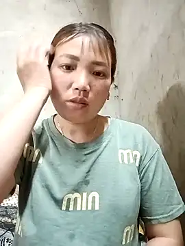 Snapshot of Nunaa2x chatting on May 15, 2:46 pm Nunaa2x online show from May 15, 2:46 pm