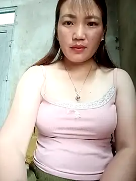 Snapshot of Nunaa2x chatting on May 21, 4:52 am Nunaa2x online show from May 21, 4:52 am