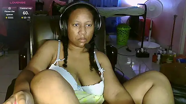 Snapshot of Eirondra_valeen chatting on May 22, 7:26 am Eirondra valeen online show from May 22, 7:26 am