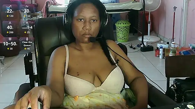 Snapshot of Eirondra_valeen chatting on May 25, 1:06 pm Eirondra valeen online show from May 25, 1:06 pm