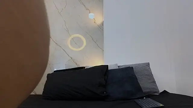 Snapshot of Laura_Miller1 chatting on February 18, 8:49 pm Laura Miller1 online show from February 18, 8:49 pm