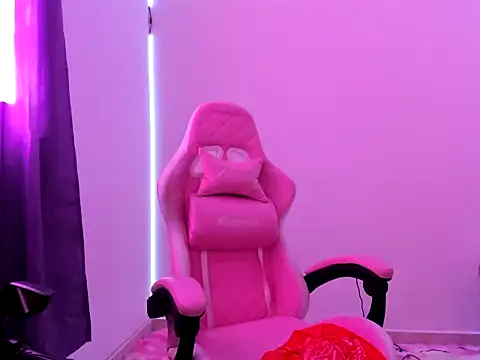 Snapshot of jenniferbodys chatting on January 9, 5:15 pm jenniferbodys online show from January 9, 5:15 pm