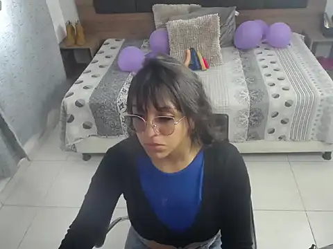 miss charlott 18 online show from April 13, 11:59 am