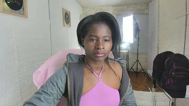 Snapshot of Betany_Grey chatting on February 21, 4:02 am Betany Grey online show from February 21, 4:02 am