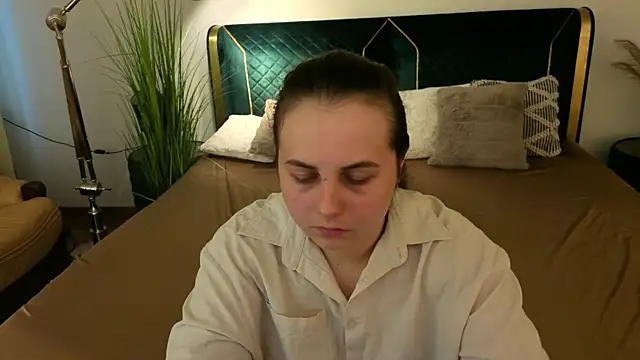 Snapshot of MikaFoxy chatting on April 6, 5:30 am MikaFoxy online show from April 6, 5:30 am