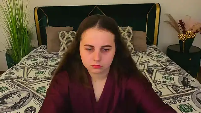 Snapshot of MikaFoxy chatting on April 17, 5:32 am MikaFoxy online show from April 17, 5:32 am
