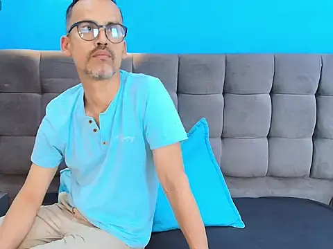 Oswalldo   online show from April 2, 11:19 am