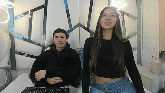 ScarlettAndLucas online show from February 23, 12:46 pm